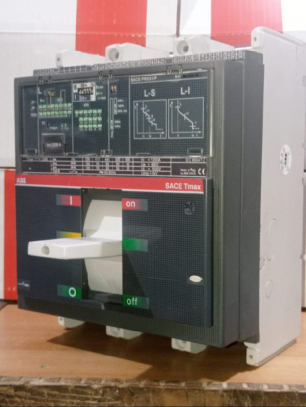 ABB Tmax T7S H MCCB 3 Pole 1000A-1600A 50kA-70kA heavy-duty circuit breaker.